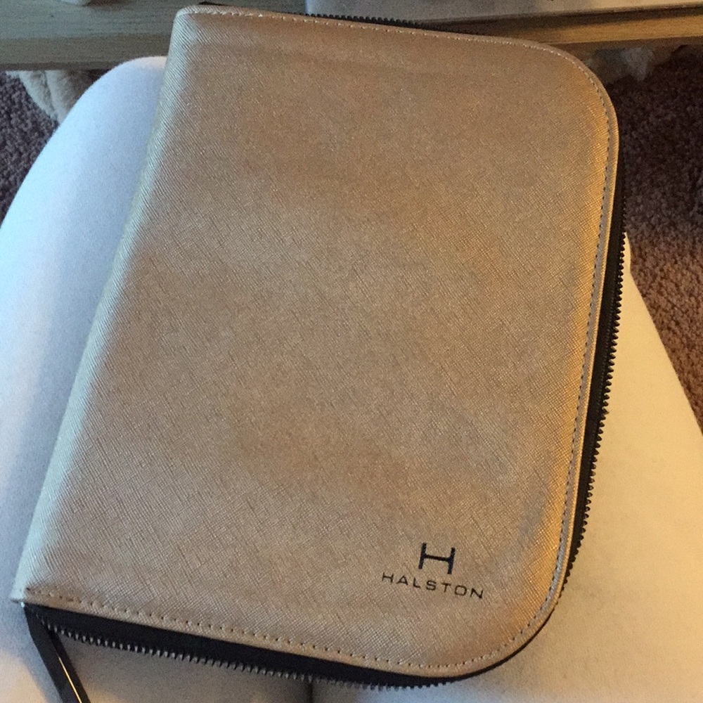 Travel jewelry case
